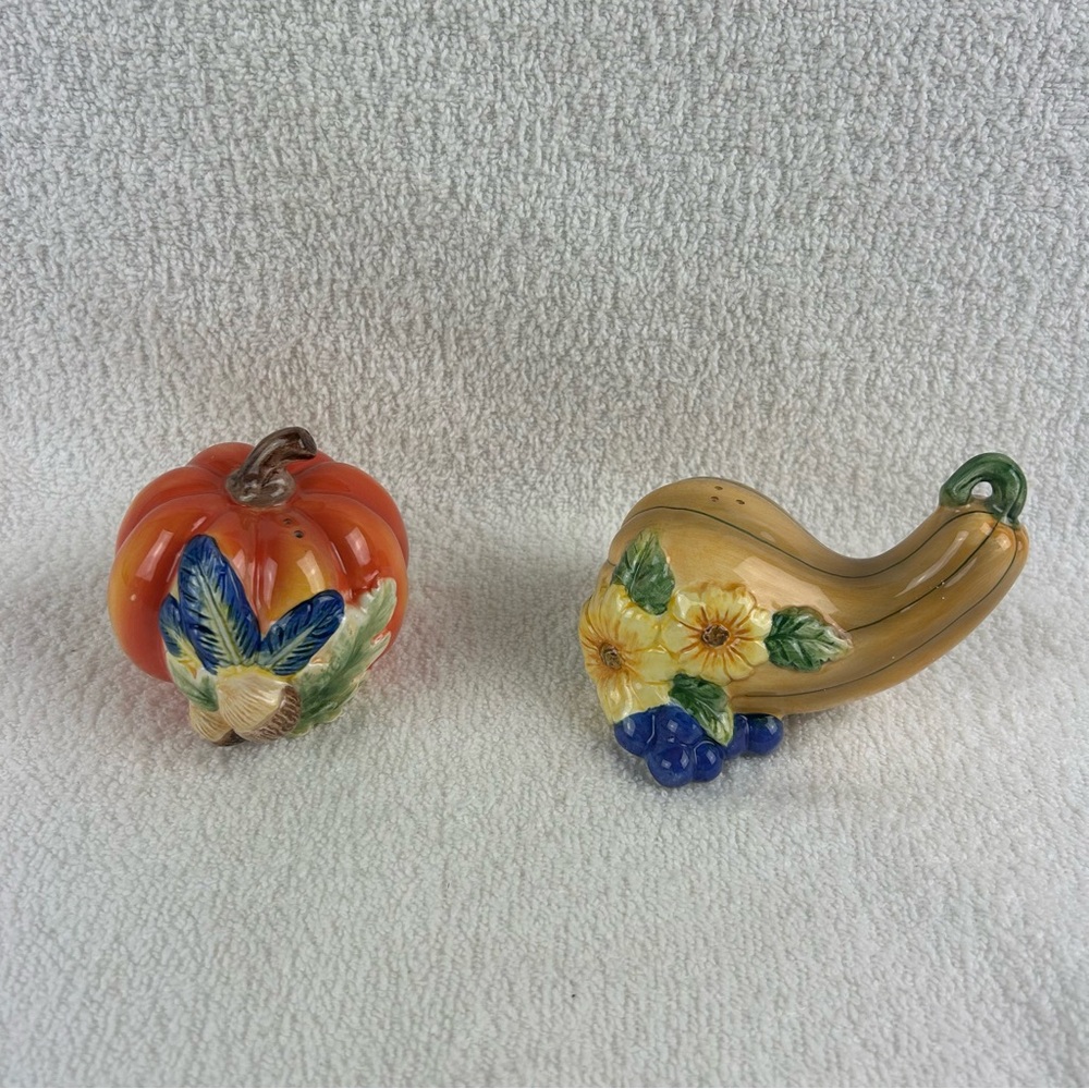 AVON NOS VTG 2003 Harvest Salt and Pepper Shakers (Pumpkin & Gourd Squash)